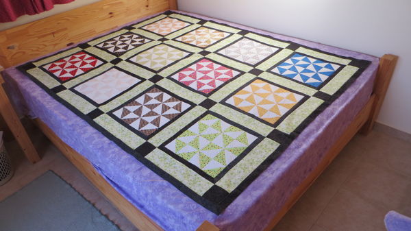 Bed-sized quilt center